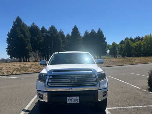 Used 2019 Toyota Tundra Limited w/ Limited Premium Package AWD/4WD image 6