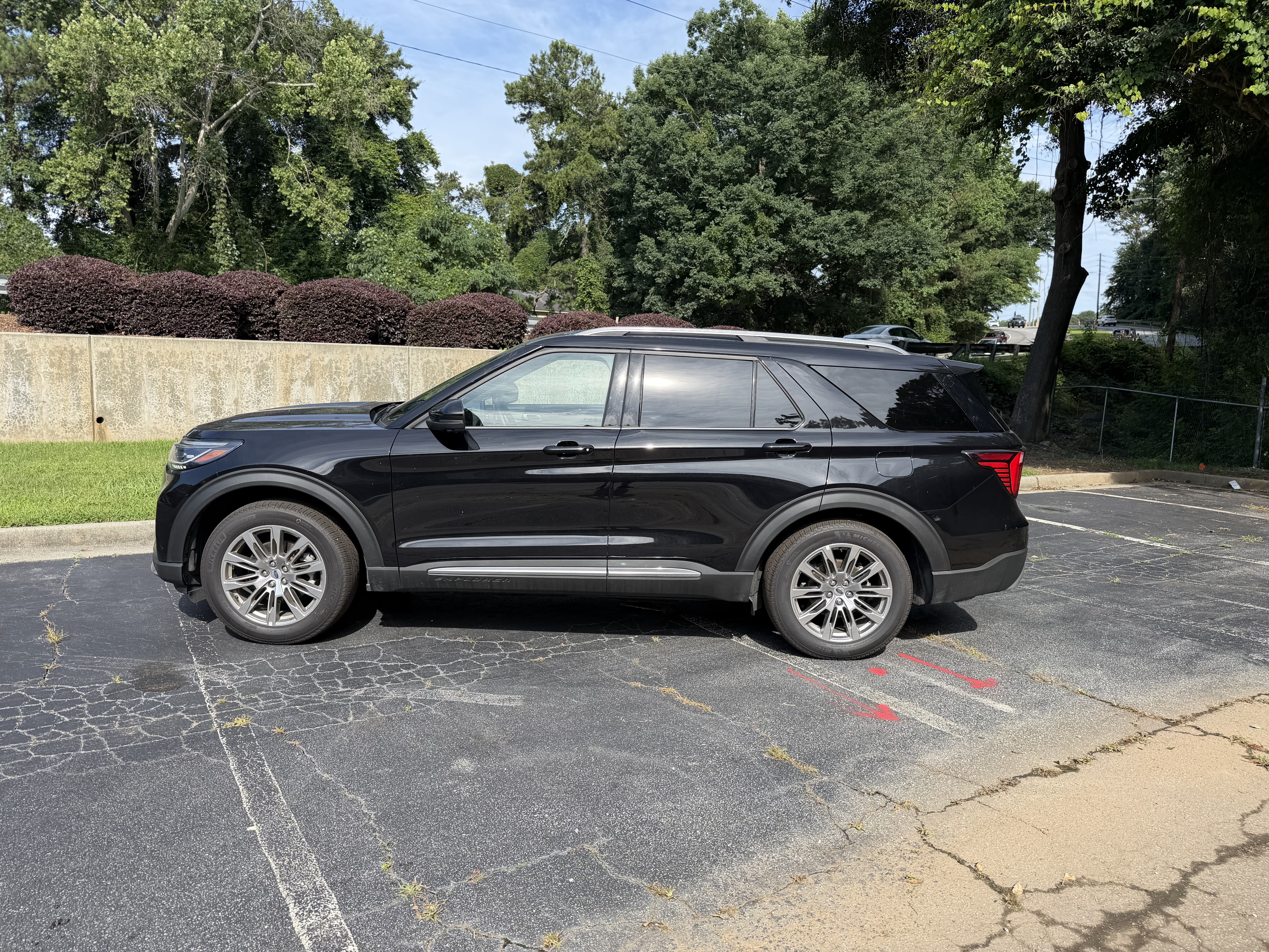 Used 2026 Ford Explorer Platinum RWD image 9