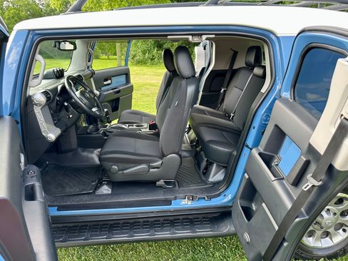 Used 2013 Toyota FJ Cruiser 4WD w/ Upgrade Pkg image 18