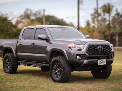 Used 2020 Toyota Tacoma SR5 image 1