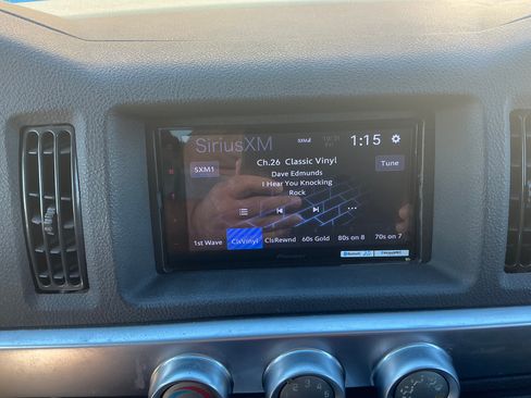 Used 2005 Chevrolet SSR w/ Preferred Equipment Group image 8