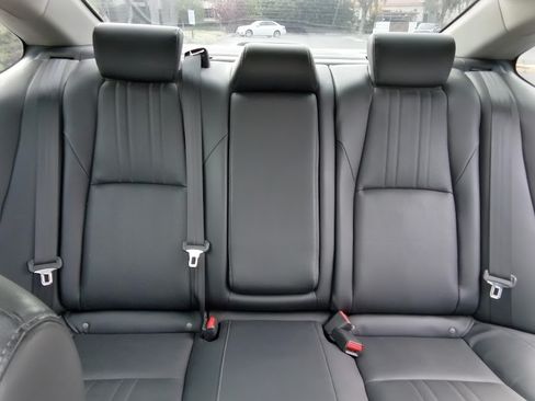 Used 2018 Honda Accord Touring image 10