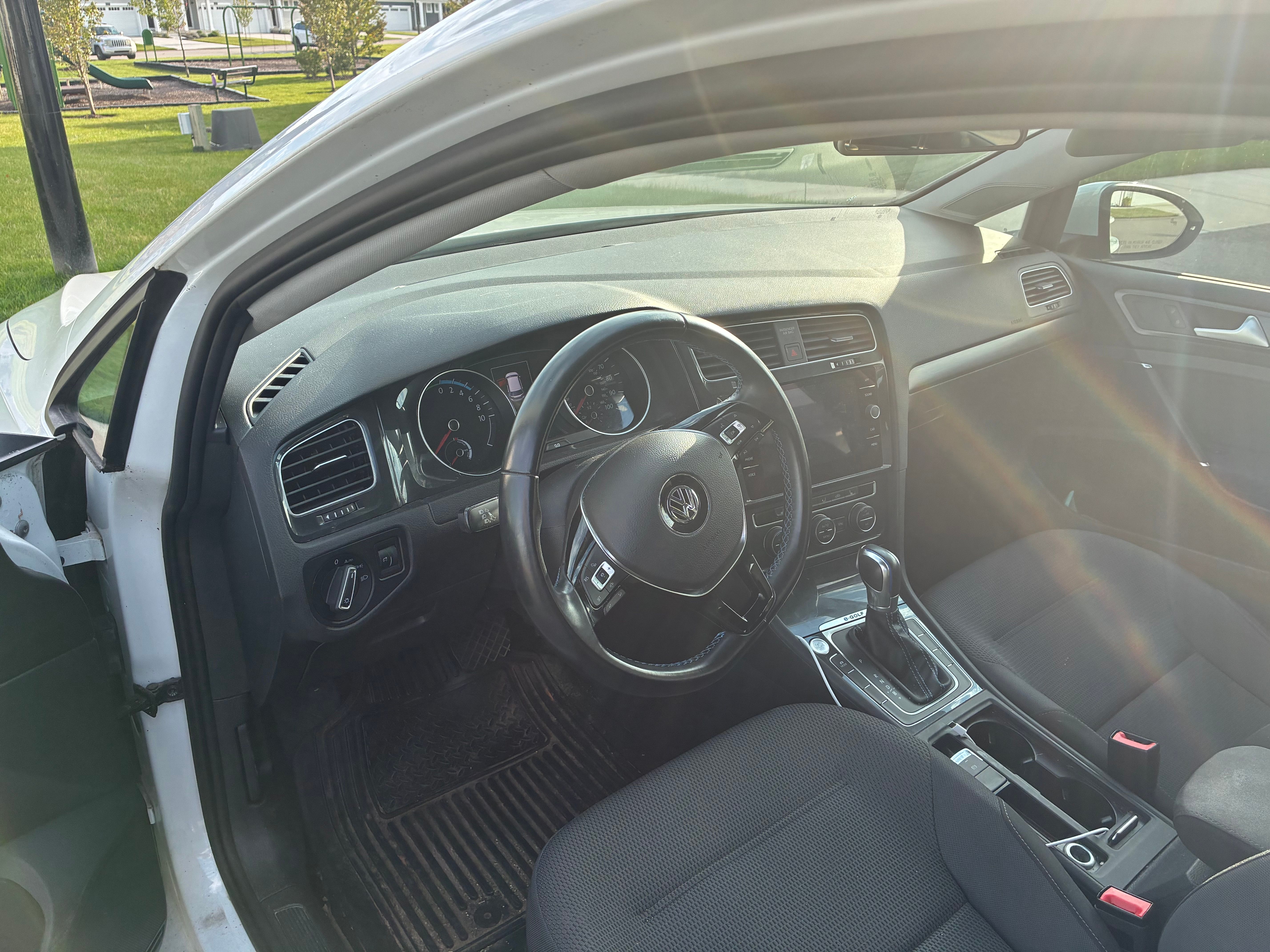 Used 2019 Volkswagen e-Golf SE FWD image 6