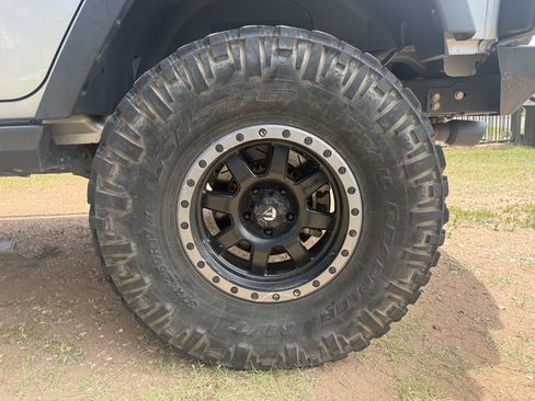Used 2015 Jeep Wrangler Unlimited Rubicon AWD/4WD image 8