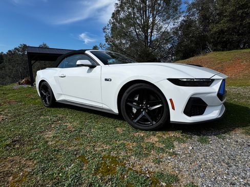 Used 2025 Ford Mustang GT Premium image 4