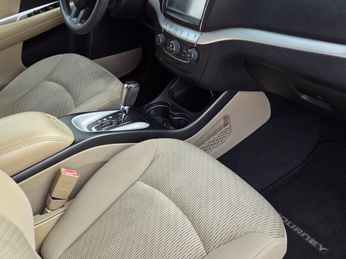 Used 2011 Dodge Journey Mainstreet w/ Safe & Sound Group image 13