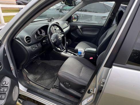 Used 2005 Toyota RAV4 4WD image 26