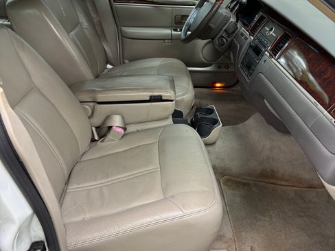 Used 2009 Lincoln Town Car Signature Limited image 13