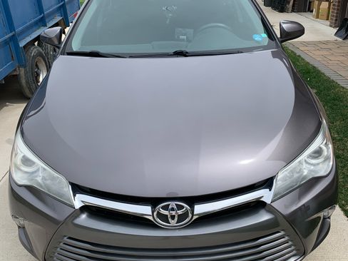 Used 2016 Toyota Camry LE image 1