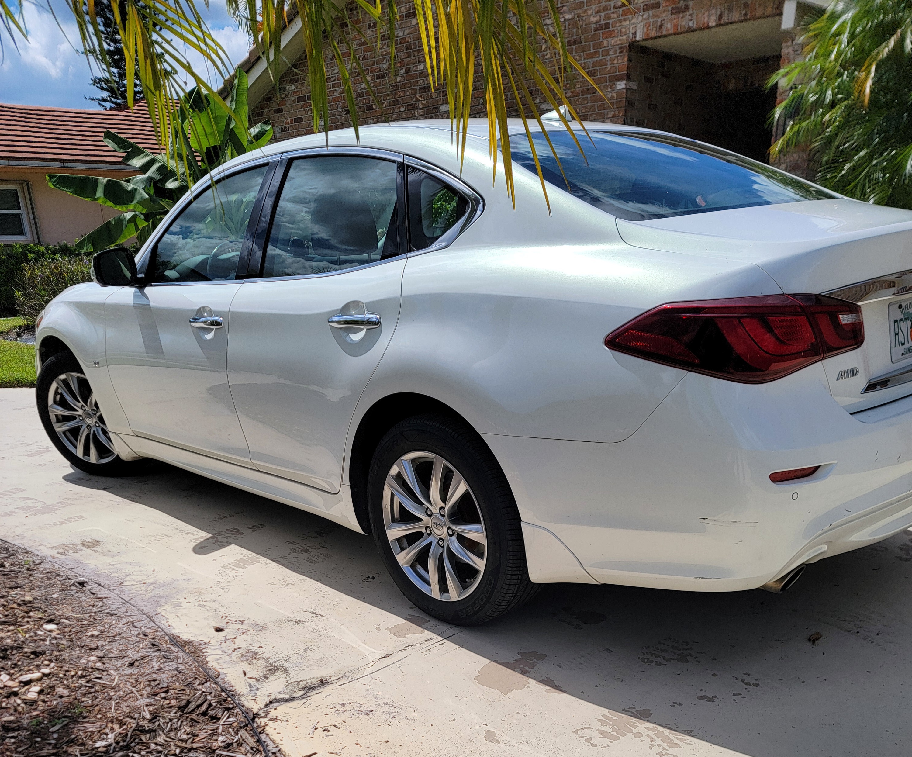 Used 2015 INFINITI Q70 3.7 AWD/4WD image 2