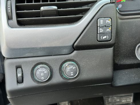 Used 2017 Chevrolet Suburban LT image 12