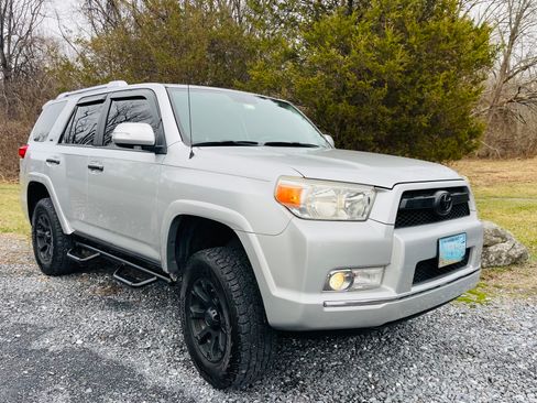 Used 2012 Toyota 4Runner SR5 w/ Convenience Pkg image 1