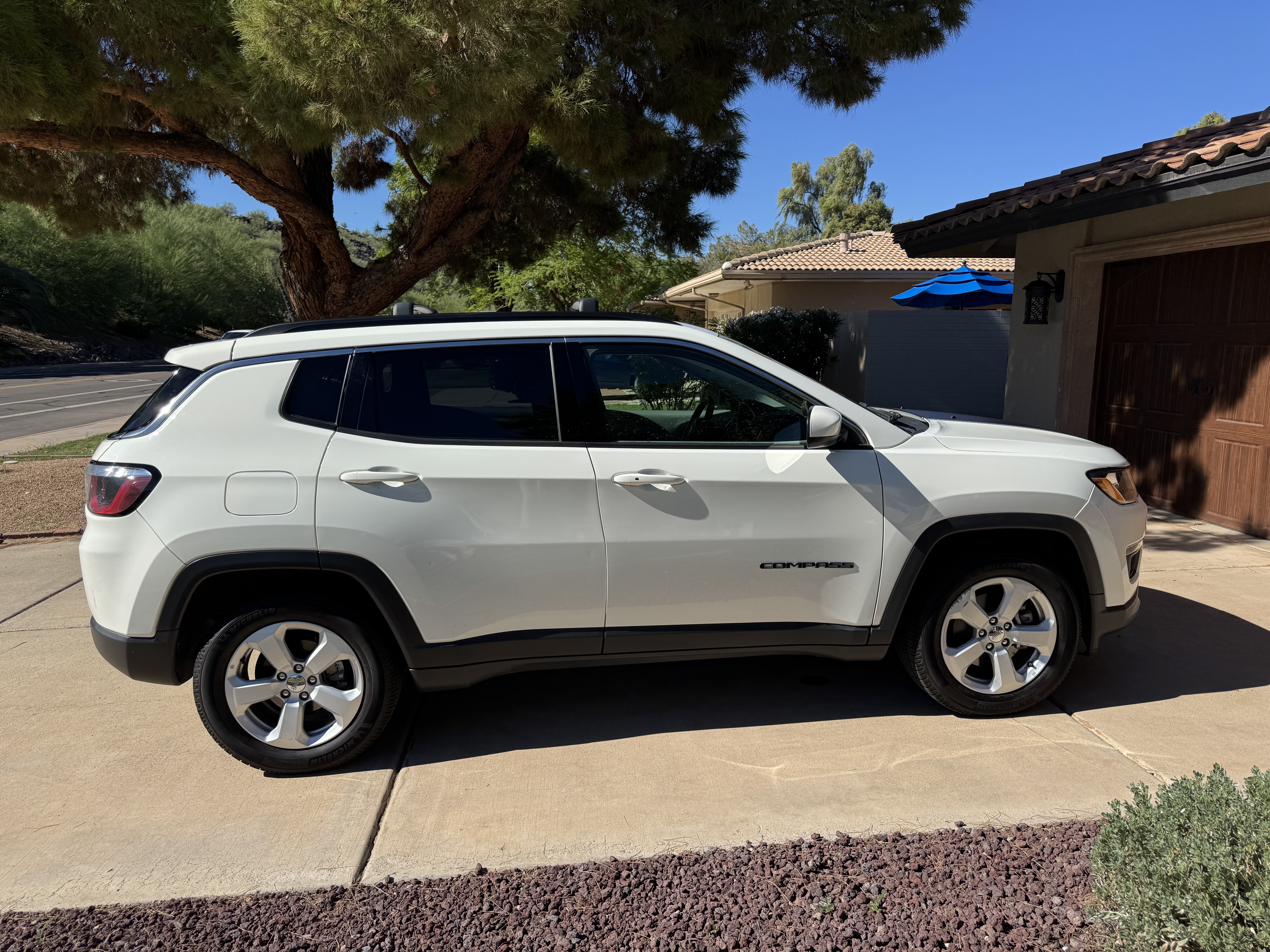 Used 2018 Jeep Compass Latitude FWD image 11