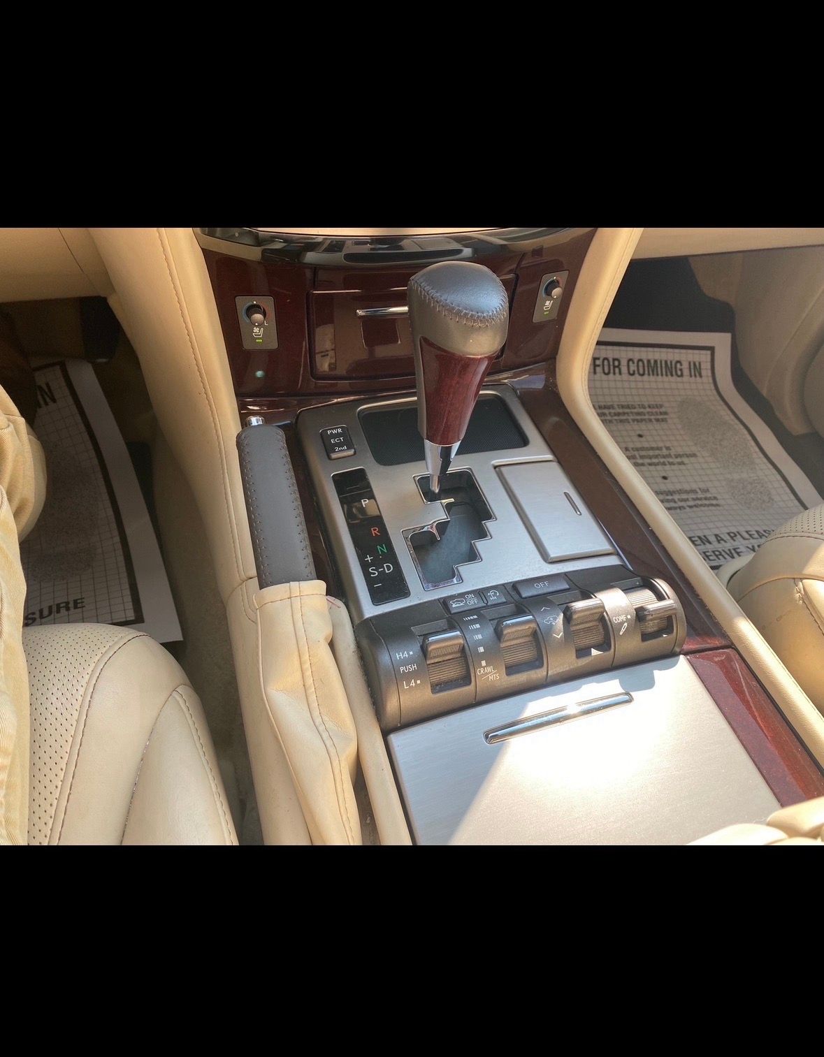 Used 2013 Lexus LX 570 4WD w/ Luxury Pkg w/Pre-crash image 14