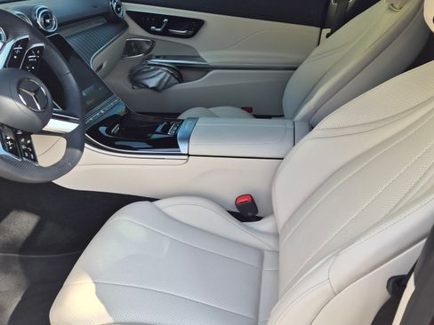 Used 2025 Mercedes-Benz CLE 300 4MATIC Cabriolet image 12