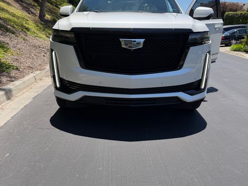 Used 2021 Cadillac Escalade ESV Sport RWD image 9