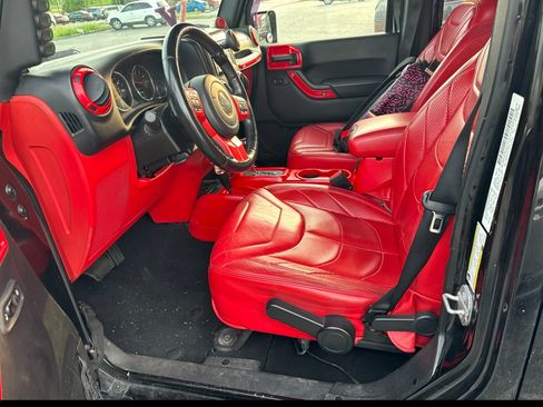 Used 2014 Jeep Wrangler Unlimited Sahara w/ Dual Top Group AWD/4WD image 2