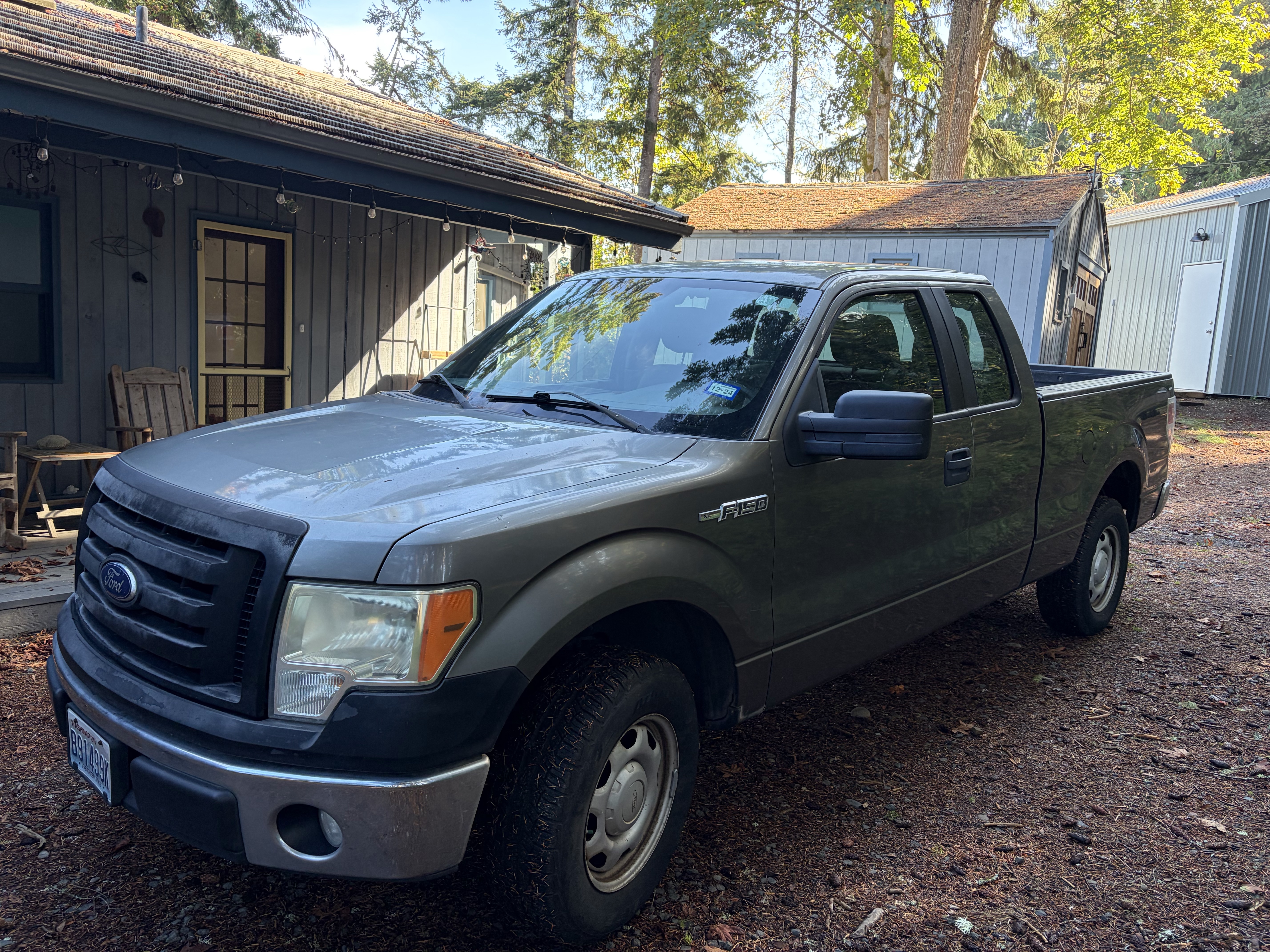 Used 2010 Ford F150 XL RWD image 1
