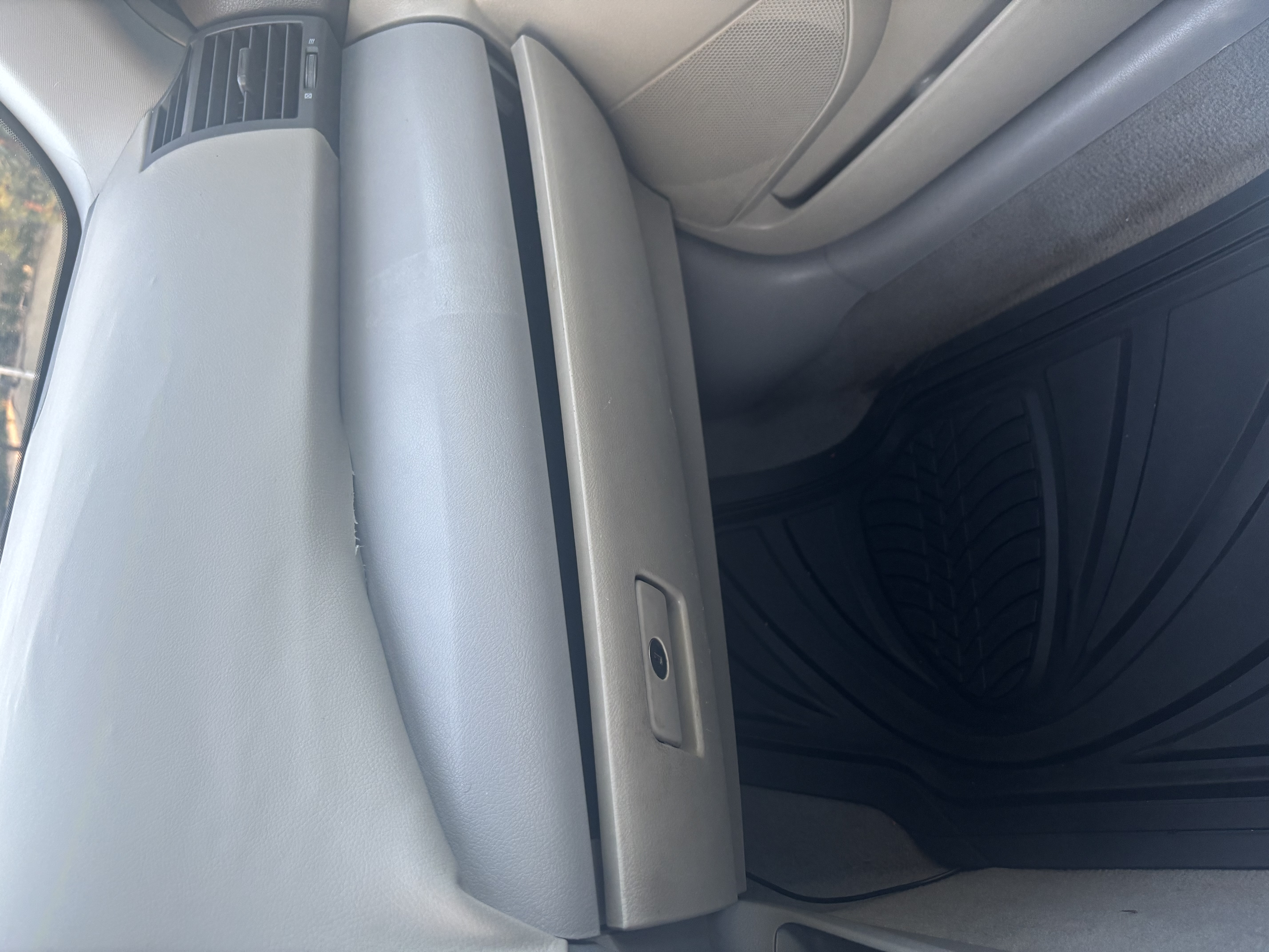 Used 2010 Toyota Camry FWD image 17