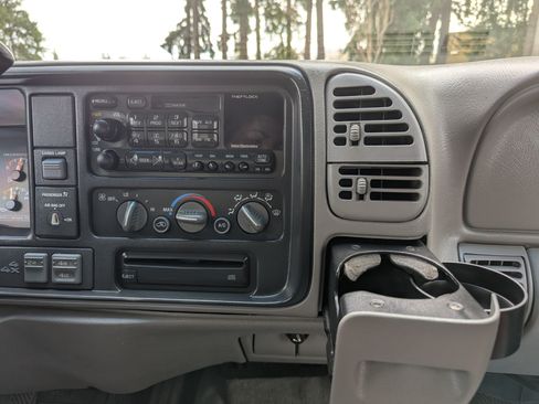 Used 1998 Chevrolet Silverado 1500 LS w/ Preferred Equipment Group 2 image 30