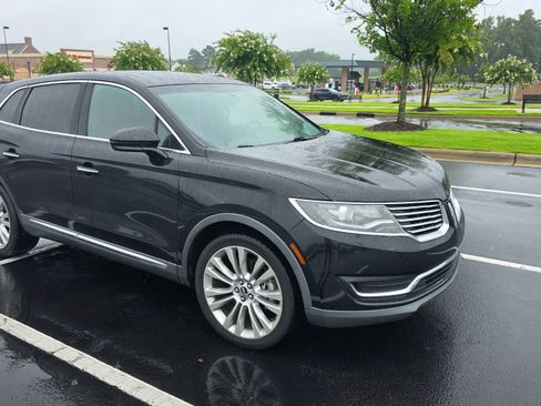 Used 2017 Lincoln MKX Reserve w/ Cargo Utility Package FWD image 11