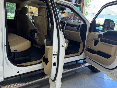Used 2020 Ford F350 Lariat w/ Lariat Value Package AWD/4WD image 16