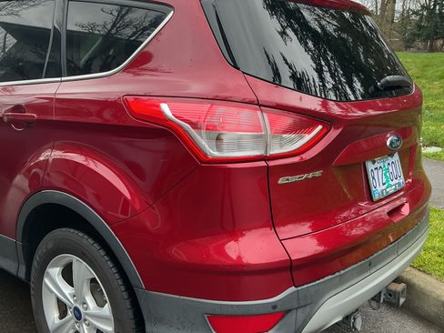 Used 2014 Ford Escape SE w/ Equipment Group 201A image 2