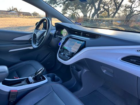 Used 2017 Chevrolet Bolt Premier w/ Driver Confidence II Package image 32