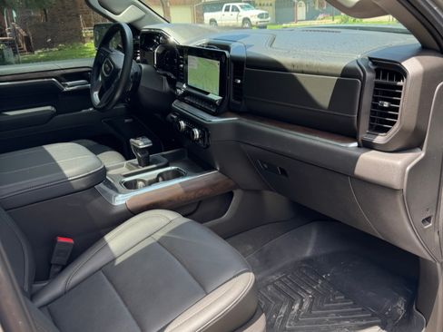 Used 2025 GMC Sierra 1500 SLT w/ SLT Premium Plus Package AWD/4WD image 10