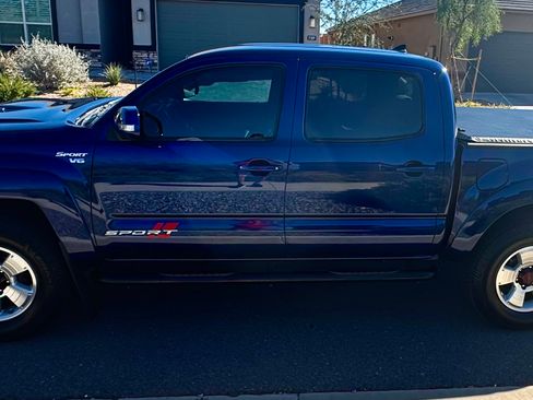 Used 2014 Toyota Tacoma PreRunner image 8