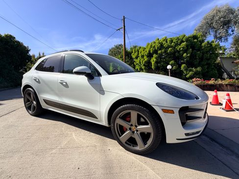 Used 2015 Porsche Macan Turbo AWD/4WD image 11