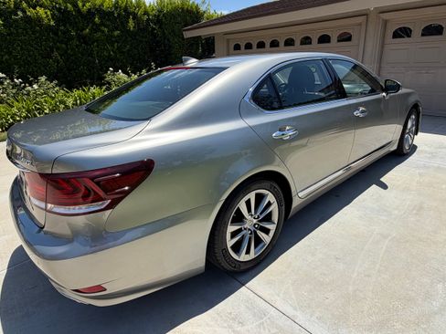 Used 2016 Lexus LS 460 L RWD image 11