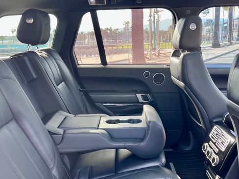 Used 2016 Land Rover Range Rover HSE image 15