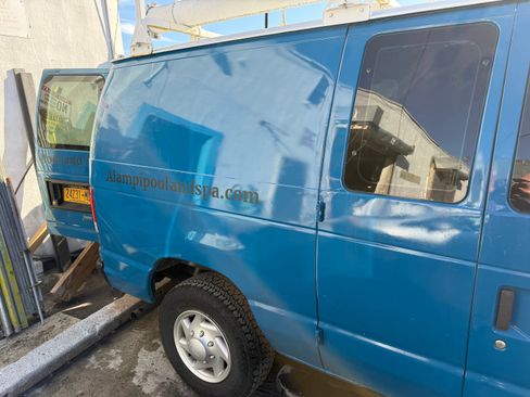 Used 2014 Ford E-250 and Econoline 250 w/ Power Group image 8