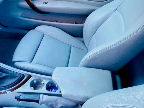 Used 2010 BMW 128i Convertible image 22