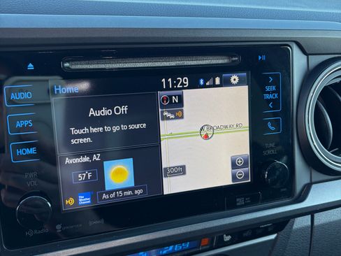 Used 2016 Toyota Tacoma TRD Off-Road w/ Premium & Technology Package image 6