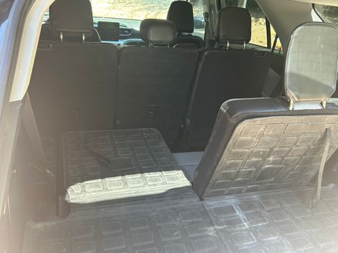 Used 2021 Ford Explorer XLT w/ Equipment Group 202A RWD image 21