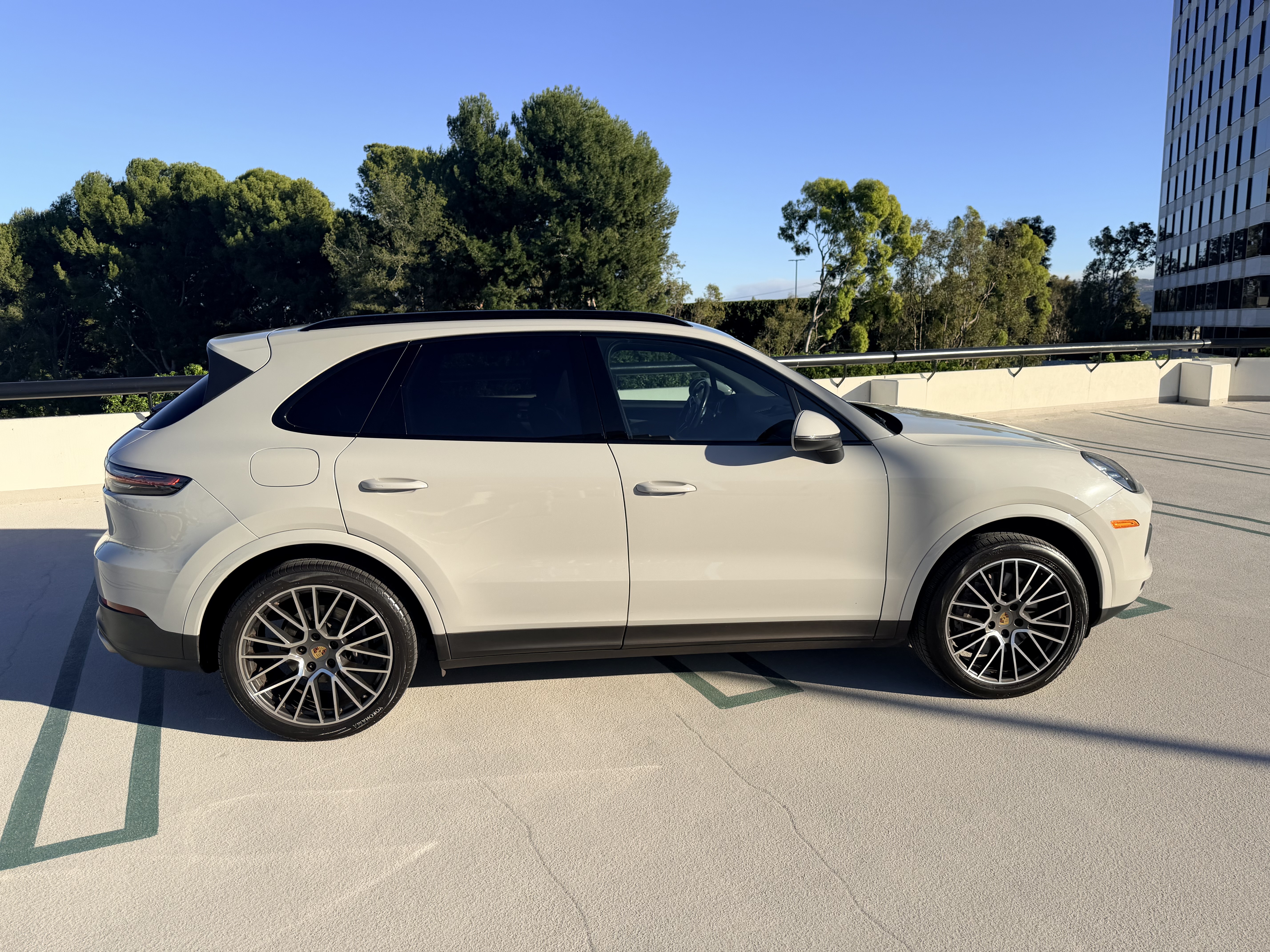 Used 2021 Porsche Cayenne AWD/4WD image 2