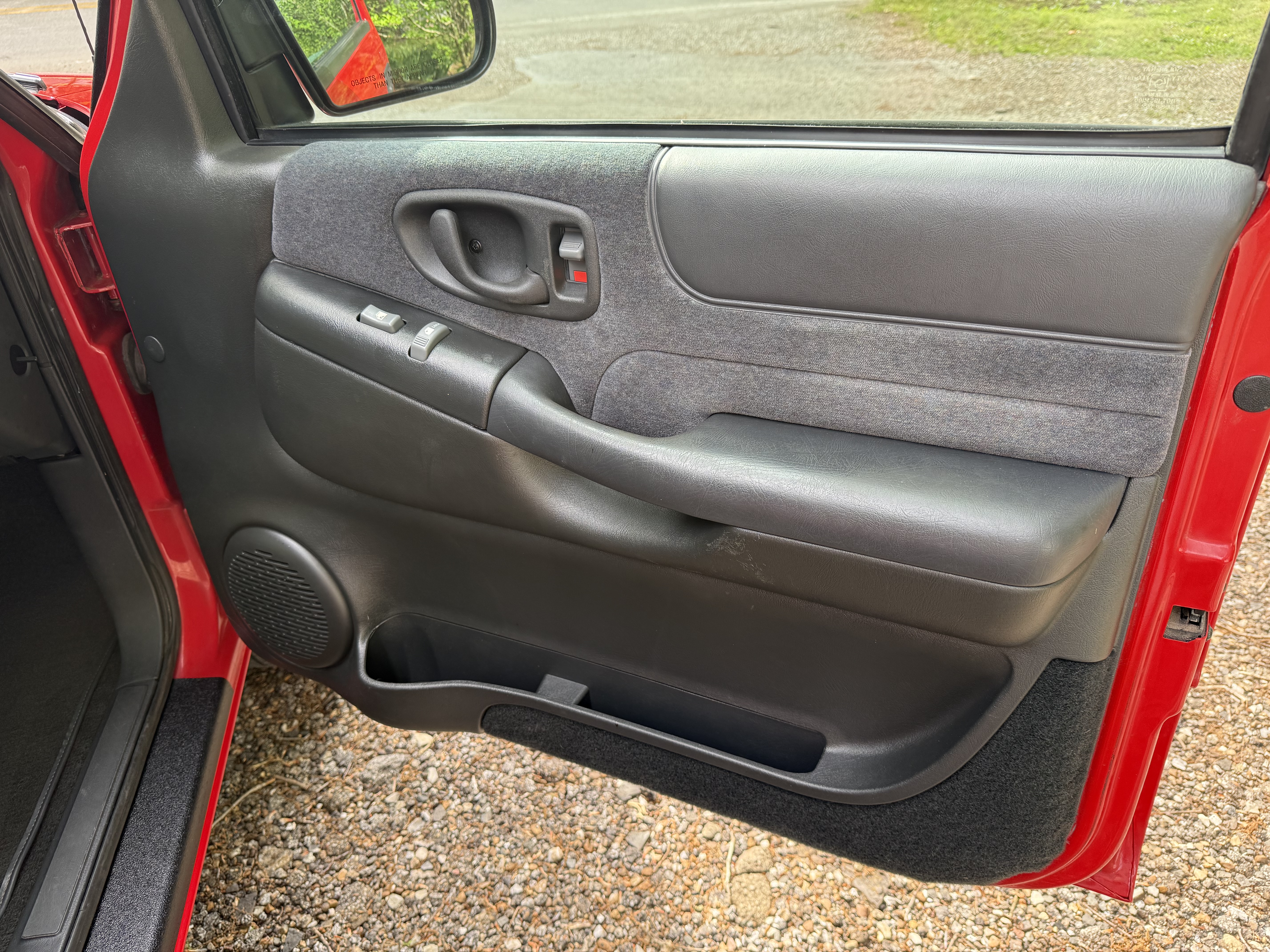 Used 1999 Chevrolet Blazer 2WD 2-Door image 12