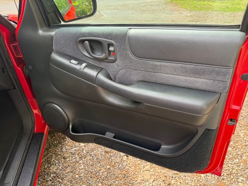 Used 1999 Chevrolet Blazer 2WD 2-Door image 12