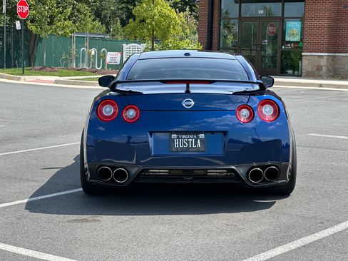 Used 2015 Nissan GT-R Premium image 5