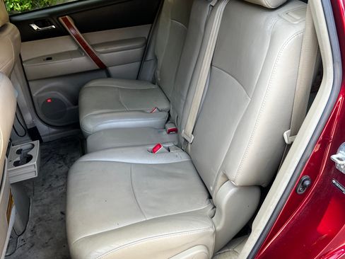 Used 2010 Toyota Highlander Limited image 39