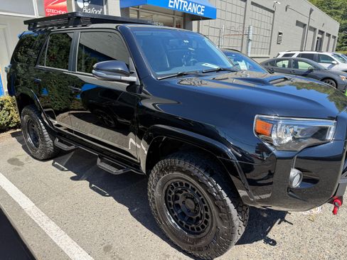 Used 2018 Toyota 4Runner TRD Off-Road Premium AWD/4WD image 1