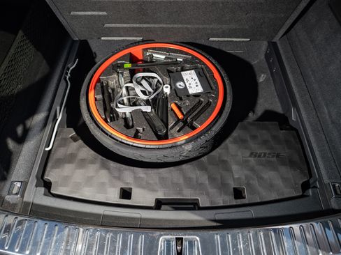 Used 2020 Porsche Cayenne Sport Utility 4D image 30