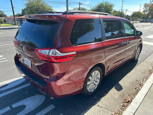 Used 2015 Toyota Sienna XLE w/ XLE Navigation Package AWD/4WD image 8