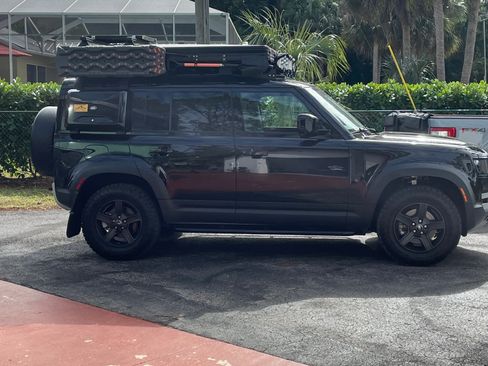 Used 2023 Land Rover Defender 110 S image 4