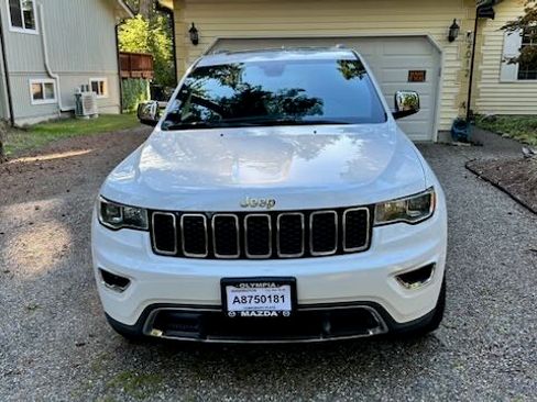 Used 2020 Jeep Grand Cherokee Limited image 2