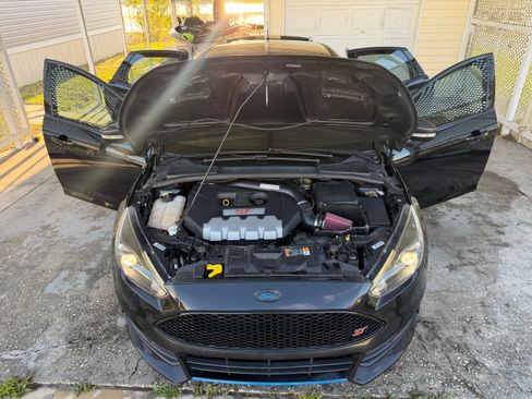 Used 2016 Ford Focus ST w/ Equipment Group 402A image 10