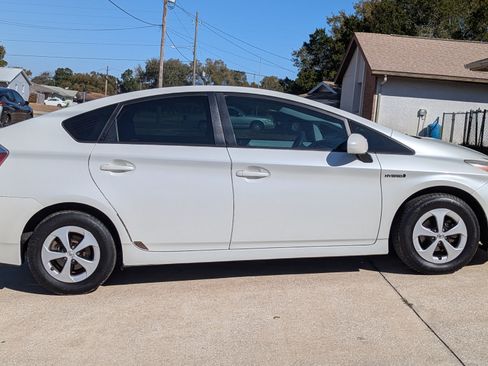 Used 2015 Toyota Prius Two image 10