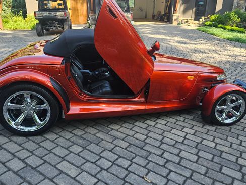 Used 2001 Chrysler Prowler RWD image 2